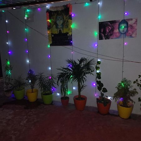 Banarasiya Homestay Close To Banaras Railway Station Varanasi Exterior photo