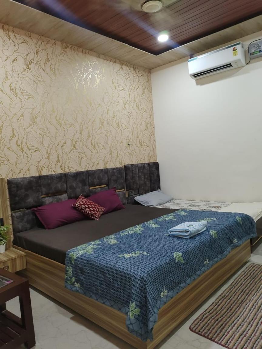 Banarasiya Homestay Close To Banaras Railway Station Varanasi Exterior photo