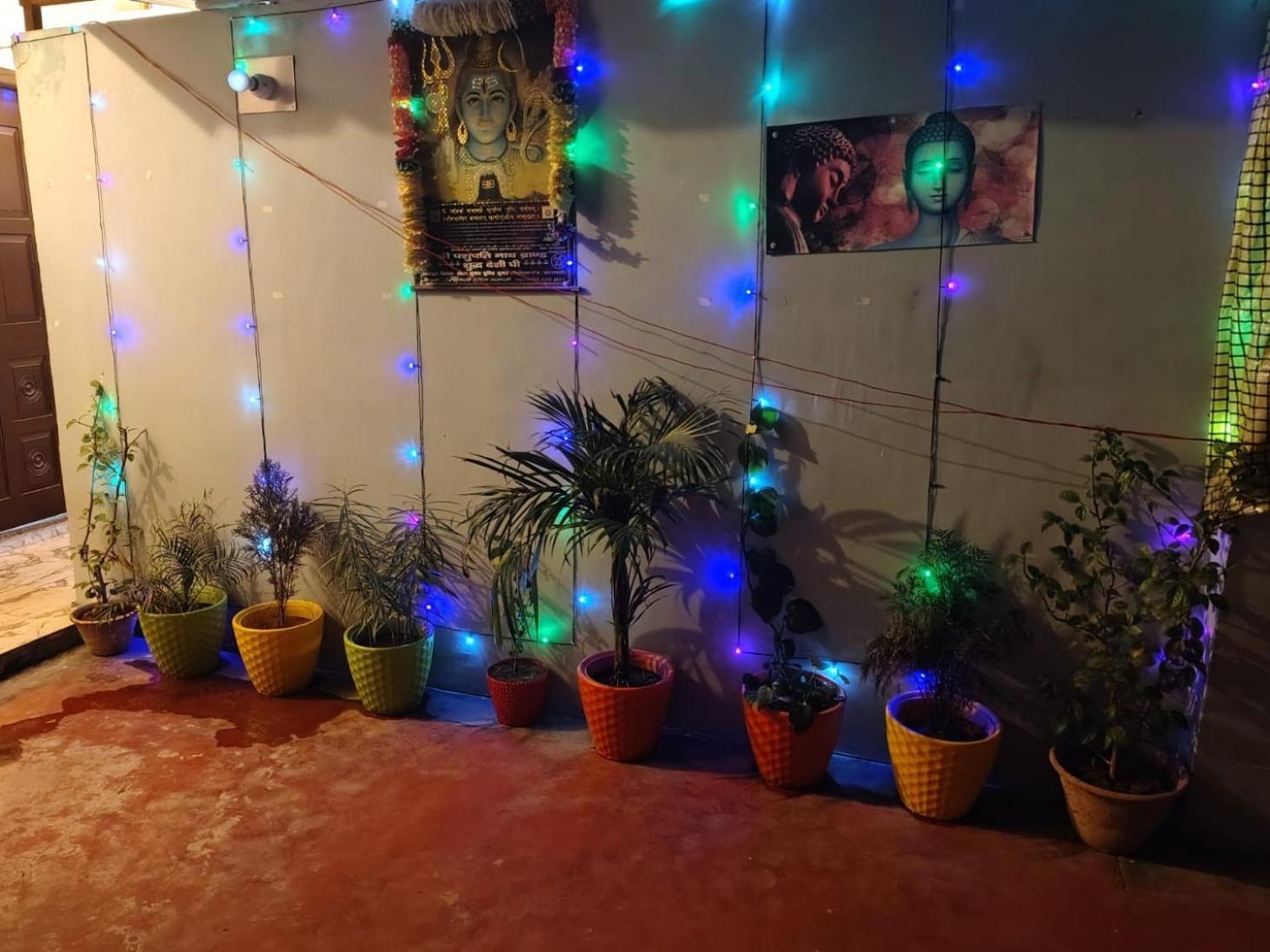 Banarasiya Homestay Close To Banaras Railway Station Varanasi Exterior photo